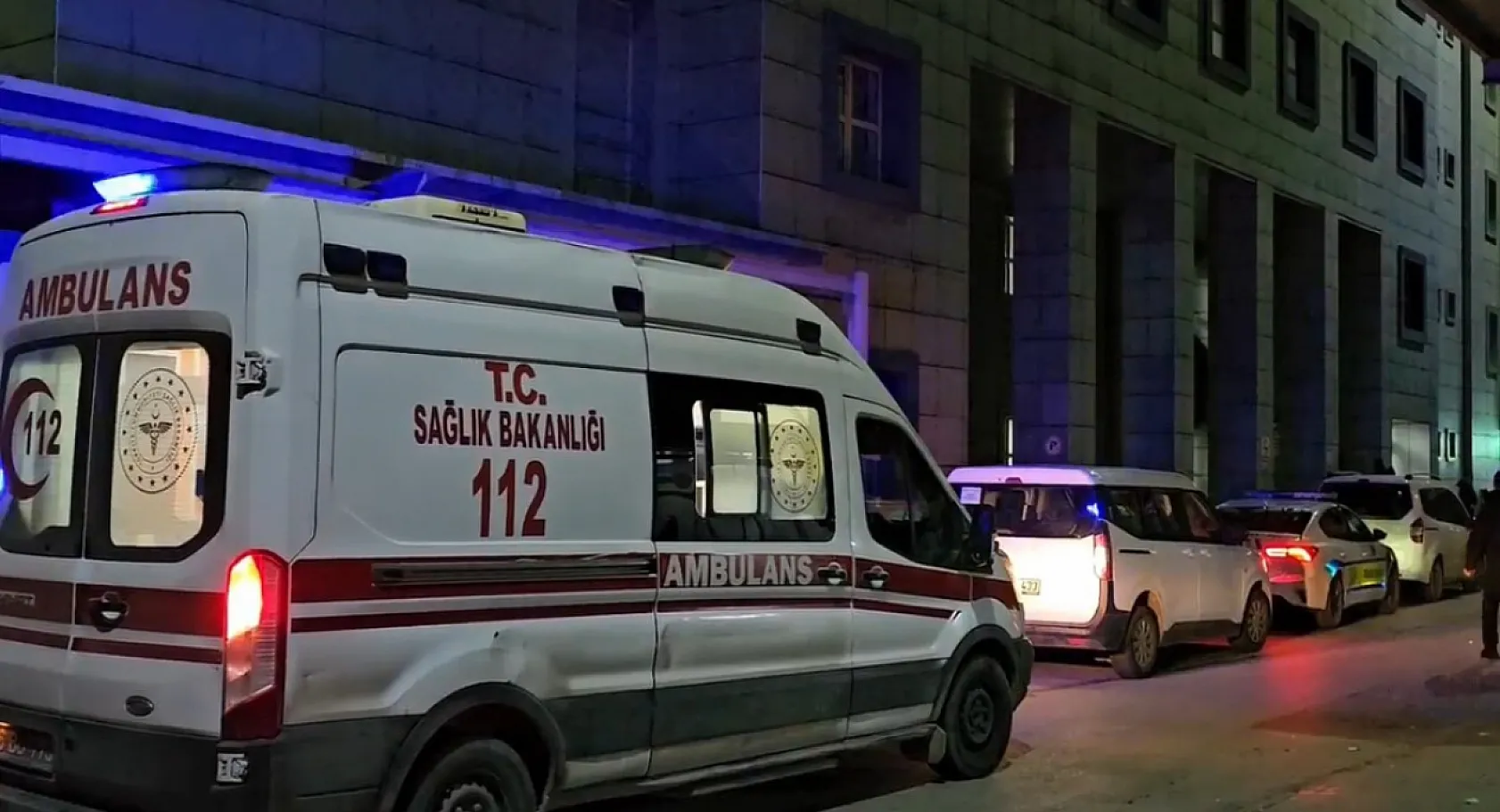 İki motosiklet çarpıştı: 1'i hamile 2 yaralı