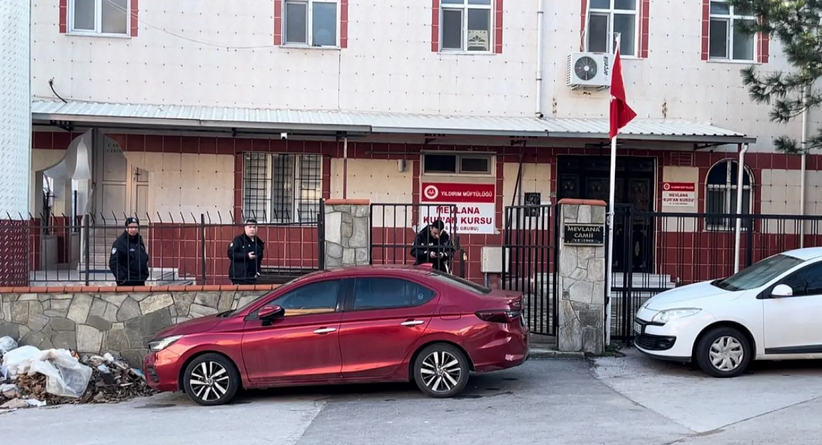 Kardeşiyle yürürken eski eşi tarafından ateş açıldı: 2 yaralı