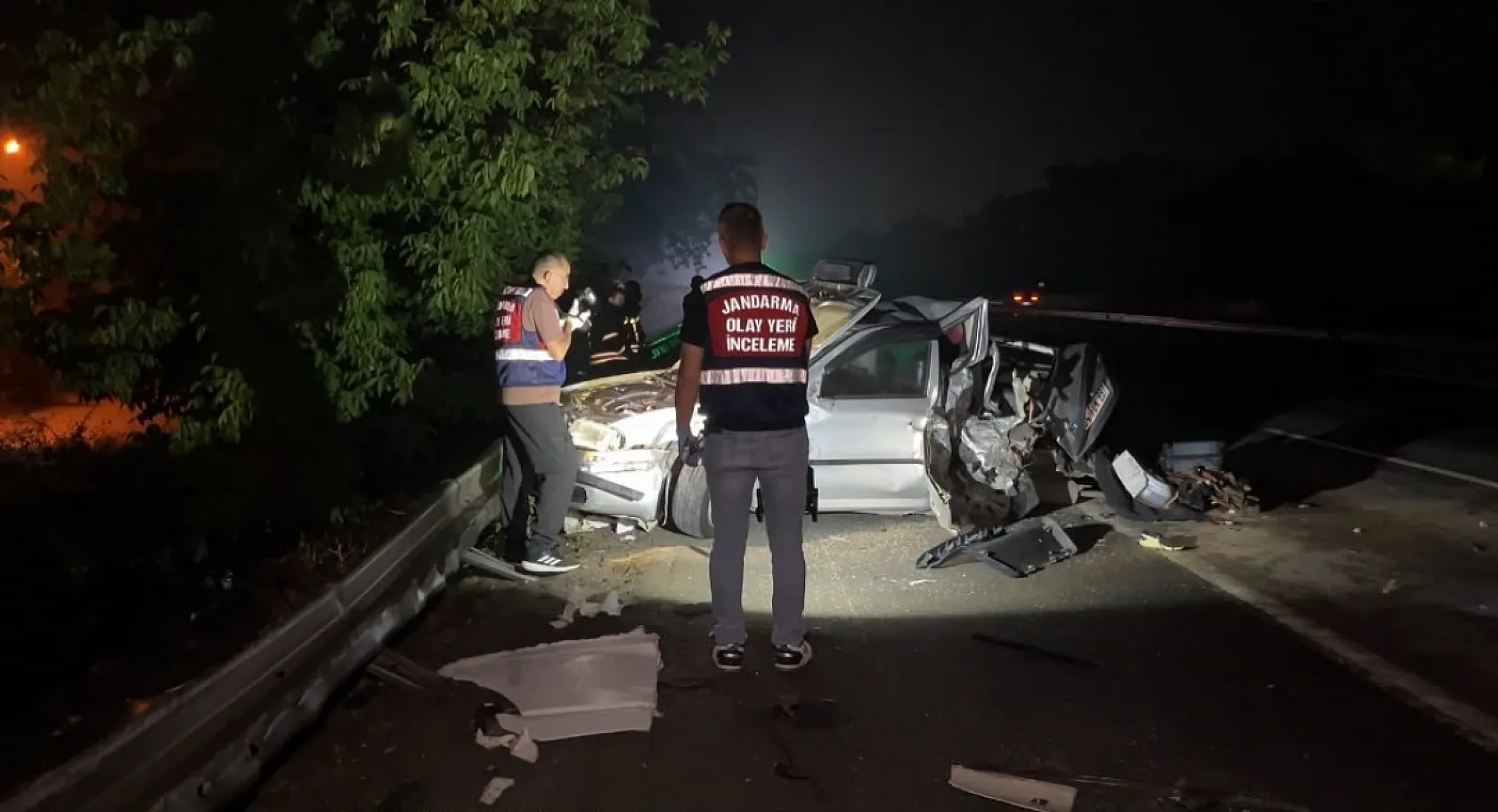 TEM'de emniyet şeridindeki araca tır çarptı: 1 çocuk öldü, 3 kişi yaralandı