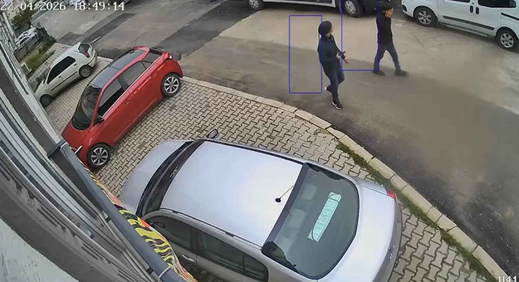 Kontakta anahtarı görüp gözlerine inanamadılar: Kargo aracını çaldılar