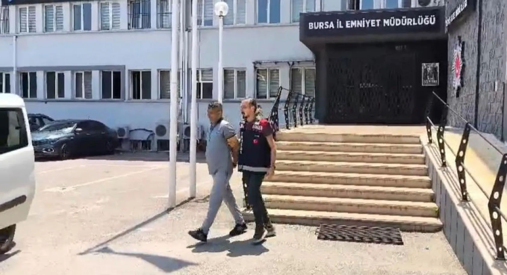 Kendisini kaymakam olarak tanıttı, sahte tören bile düzenledi