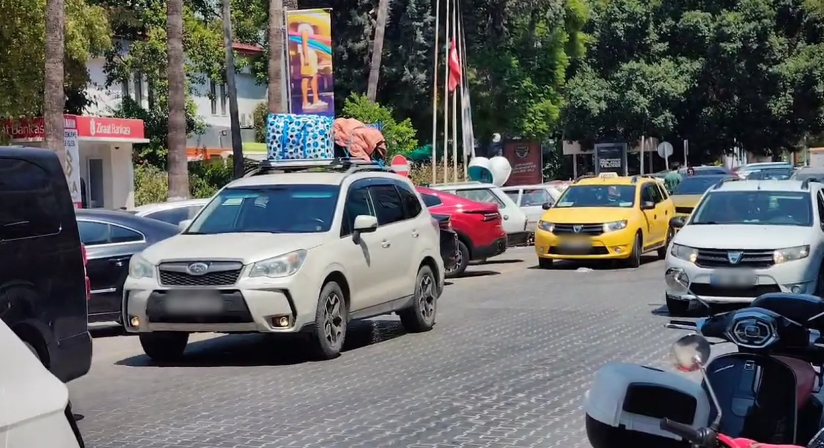 Fethiye'de Usulsüz Park, Trafiği Kilitliyor