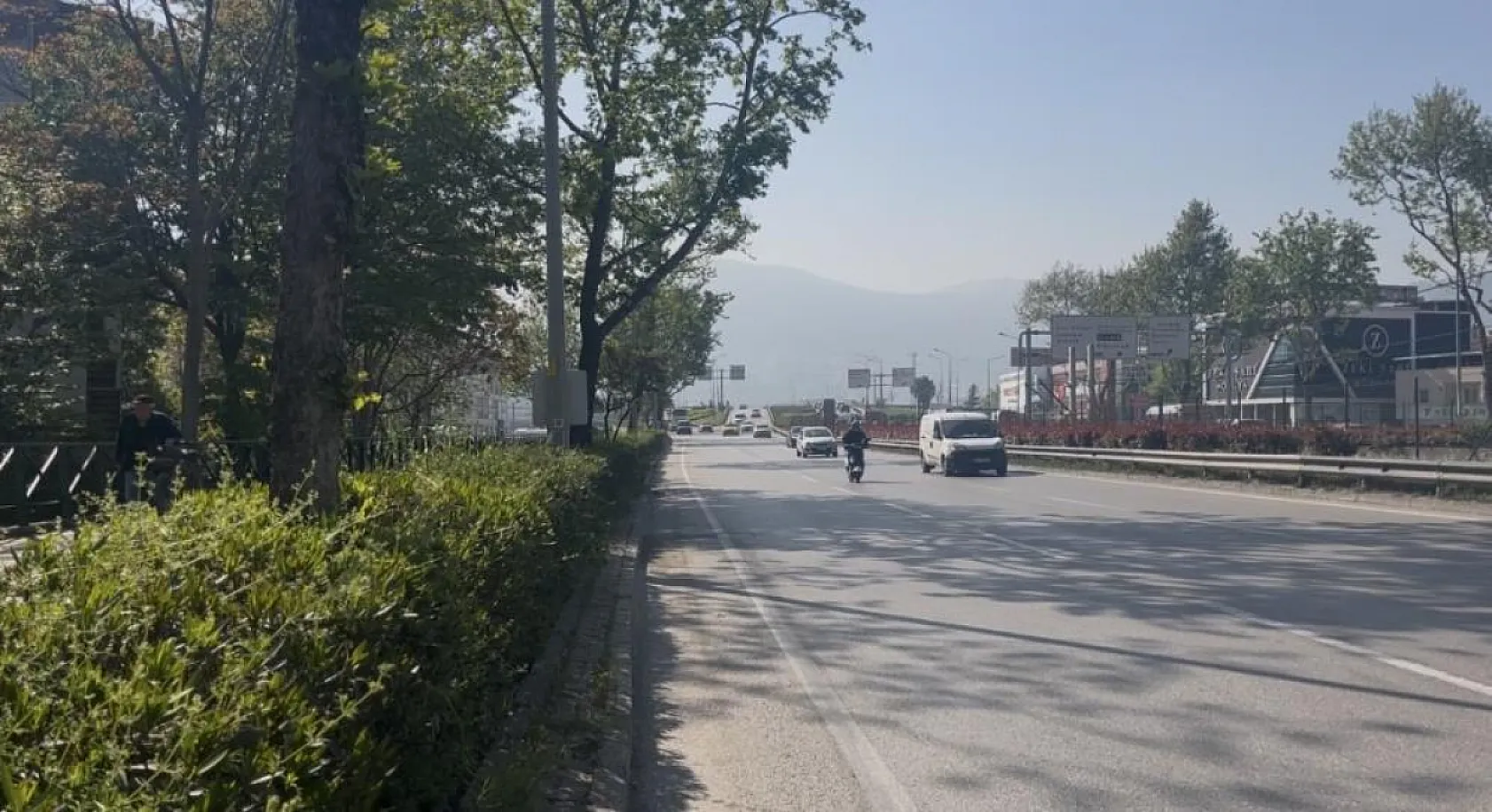 Aydınlatma direğine çarptı, duramadı! Motosikletli sürücü olay yerinde can verdi