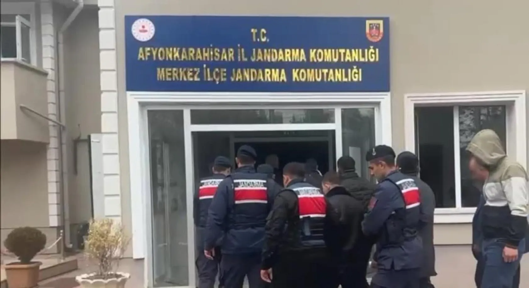 Bakan Yerlikaya: '4 adet kaçak silah imalathanesini deşifre ettik'