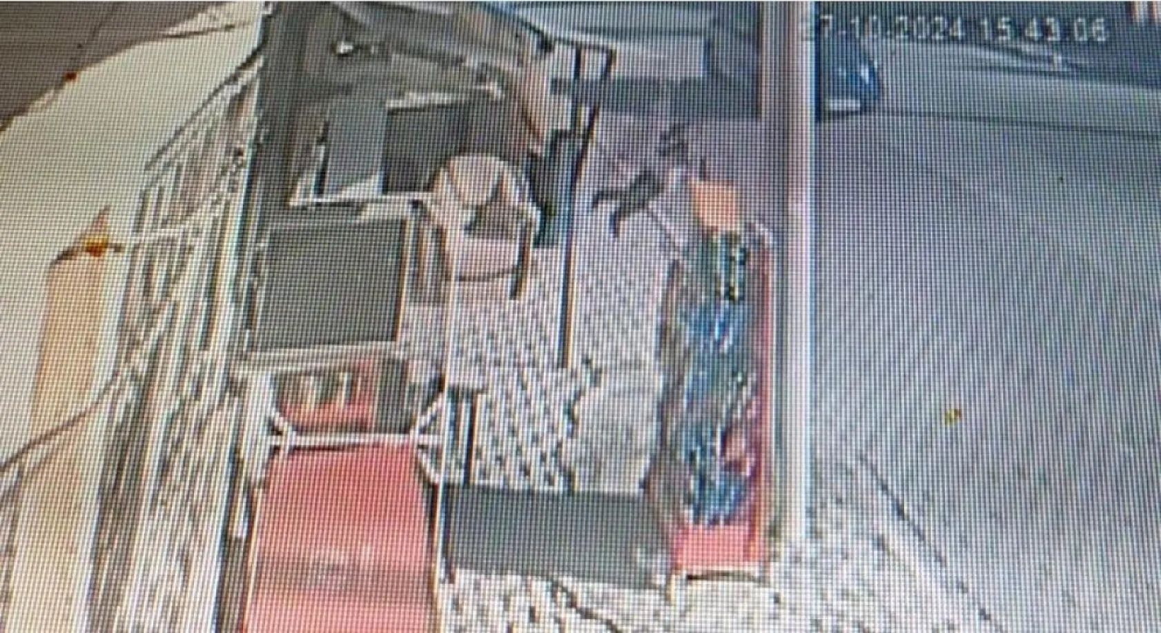 Bebek balkondan düştü, o anlar kamerada