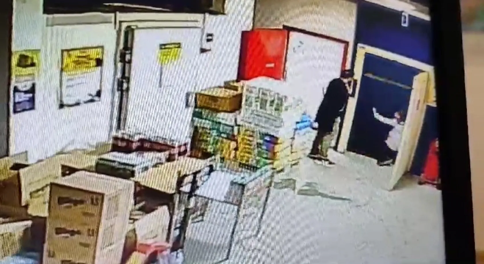 İzmir'de korku dolu anlar: Bindiği asansörün kabini düştü