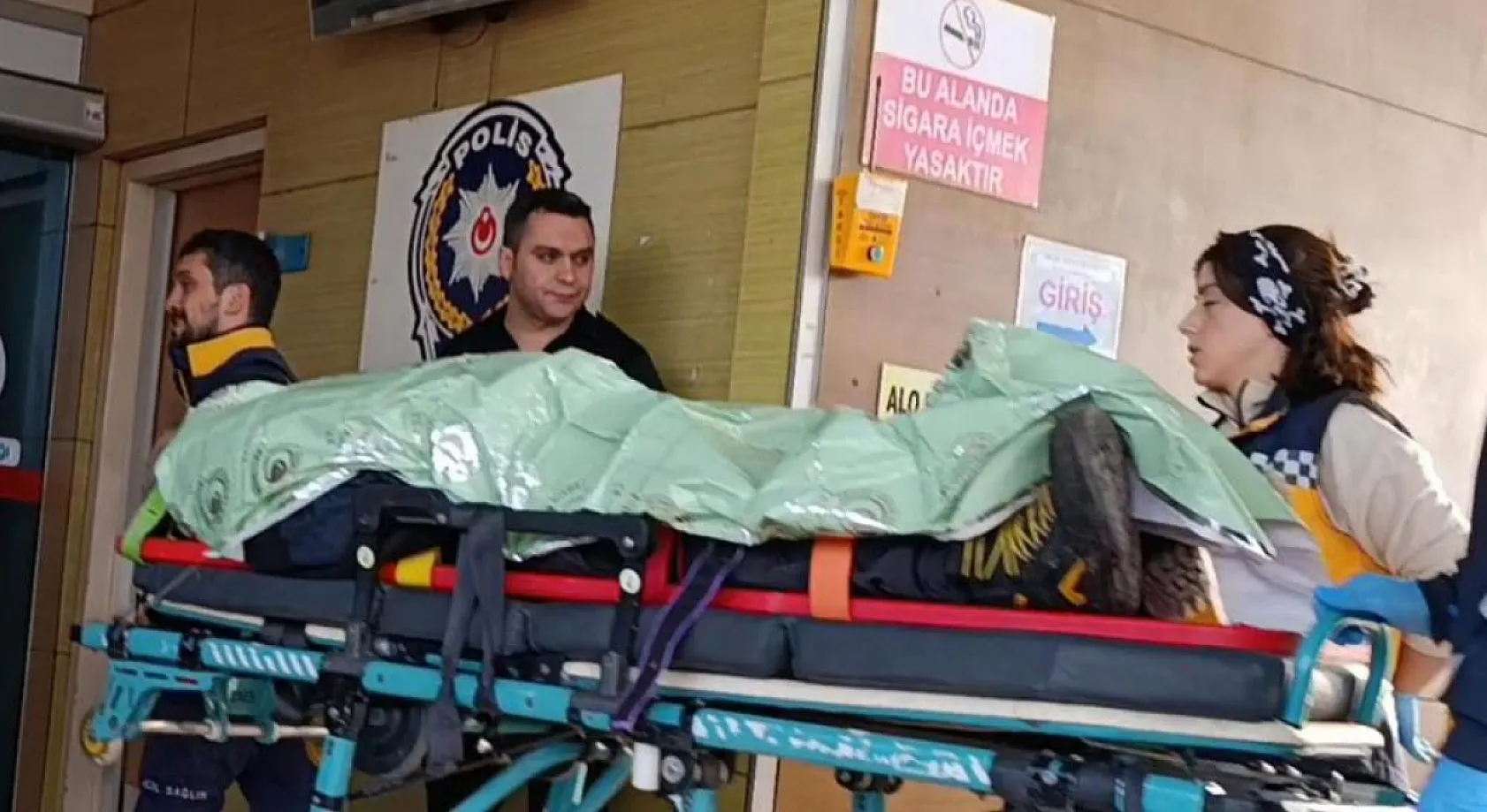 Kaza sonrası otomobilde bayılan sürücü donmak üzereyken bulundu