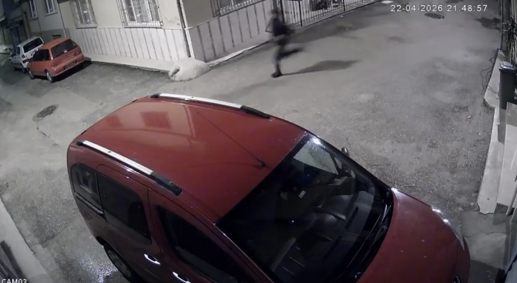 Kontakta anahtarı görüp gözlerine inanamadılar: Kargo aracını çaldılar