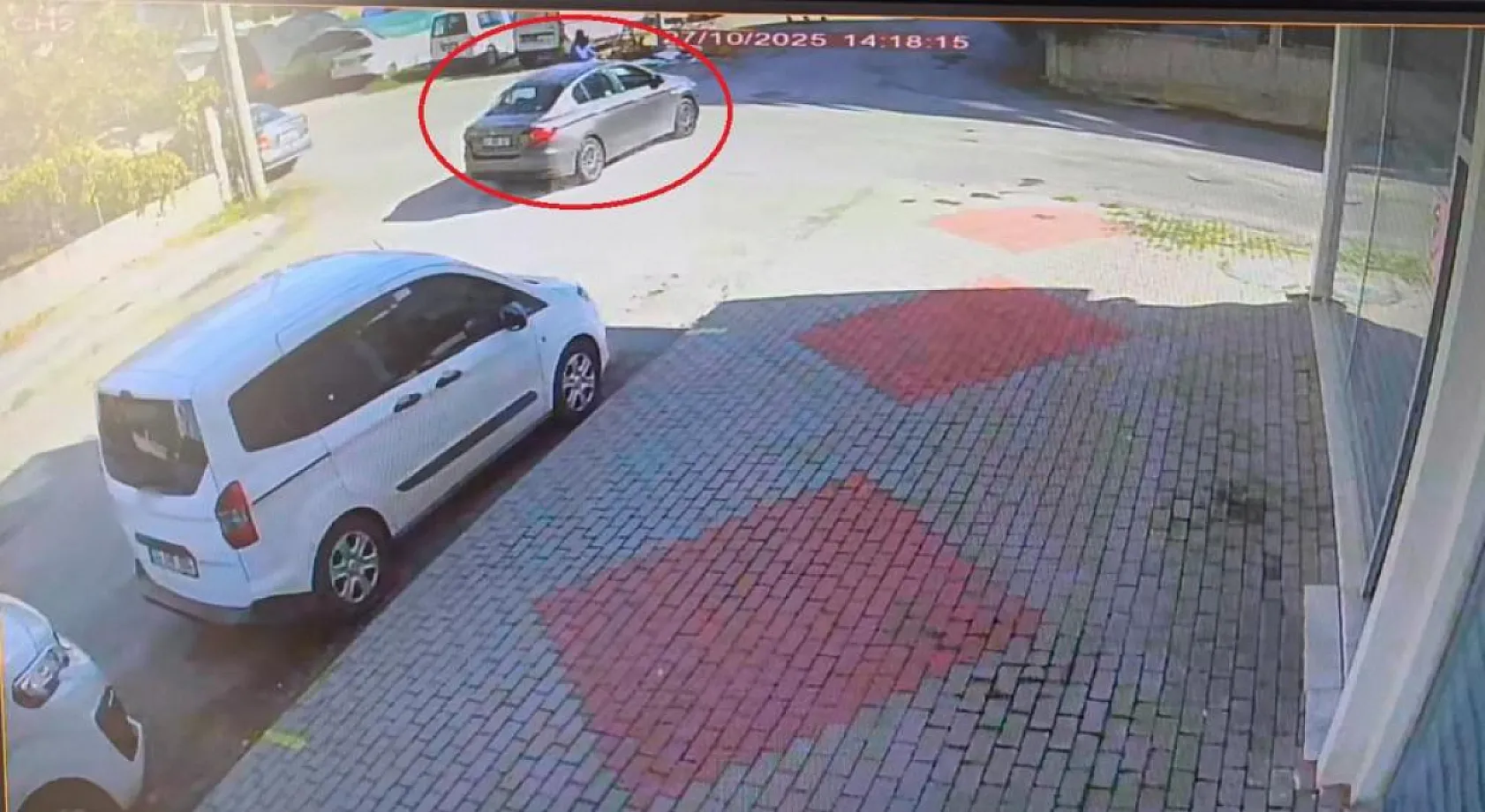 Motosikletle çarpışan otomobilin kadın sürücüsü, alkolmetreyi üflerken gözyaşlarını tutamadı