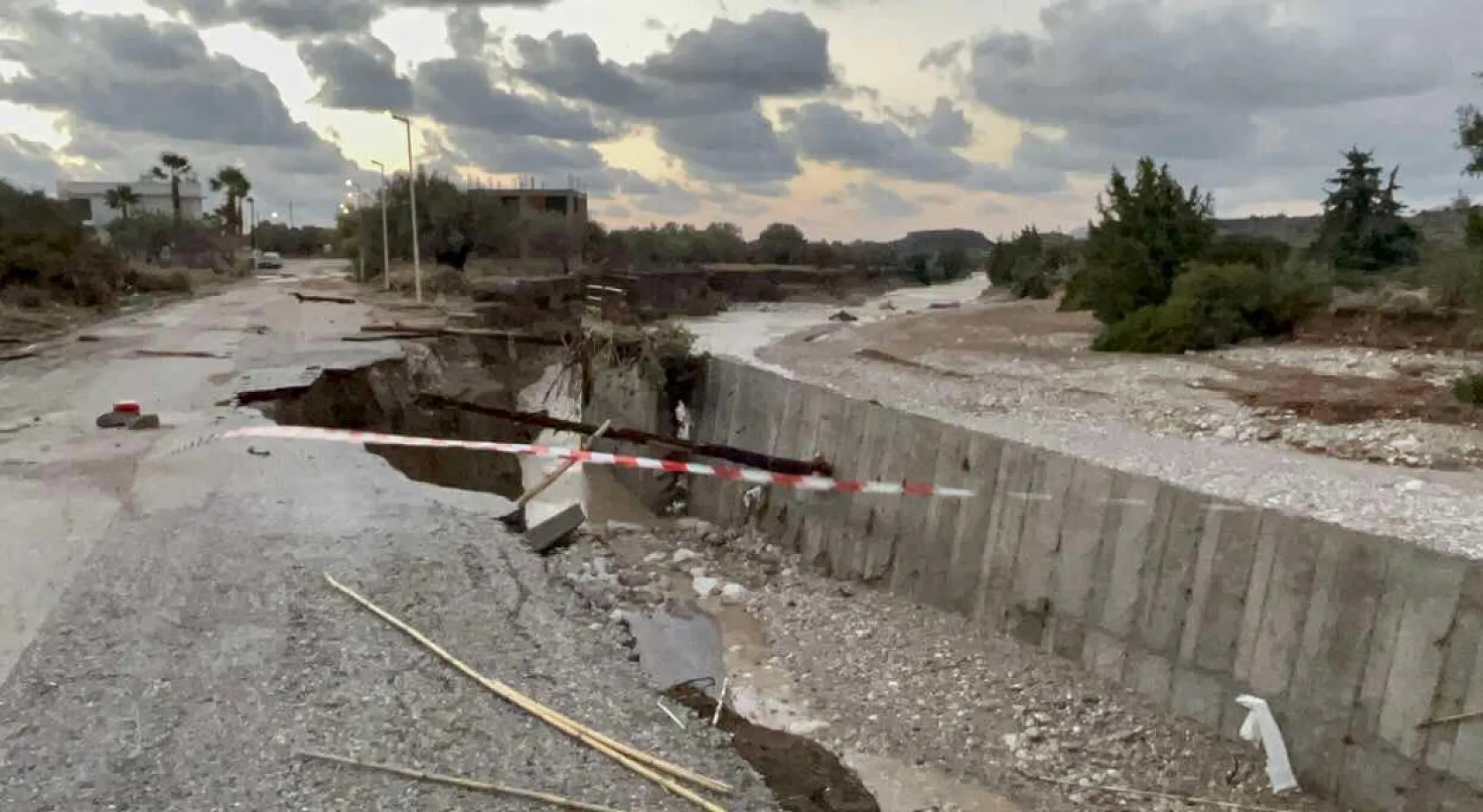 Rodos'u Sel Aldı