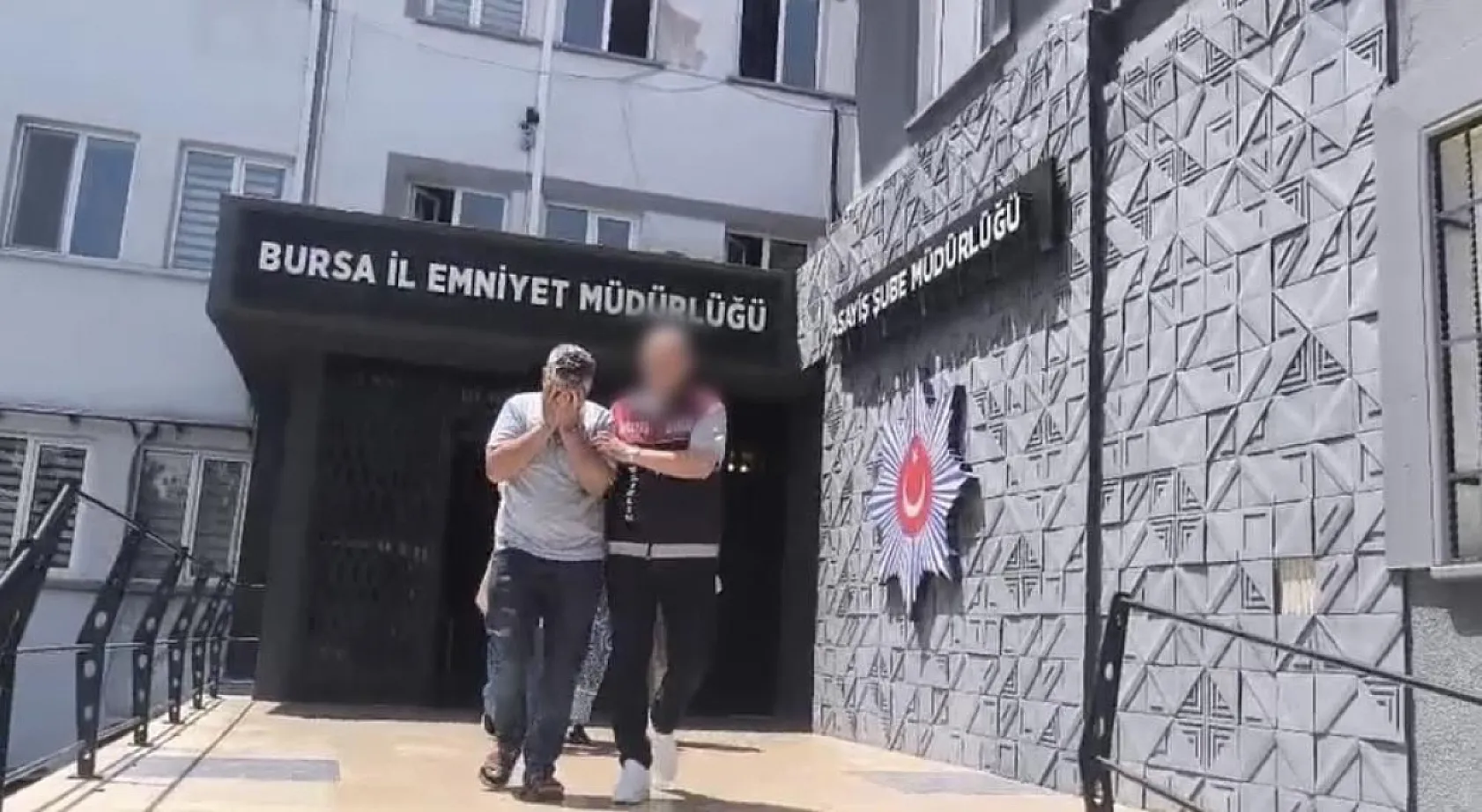 Çaldıkları çelik kasayla yakalandılar: 1.8 milyonluk ziynet sahibine teslim edildi