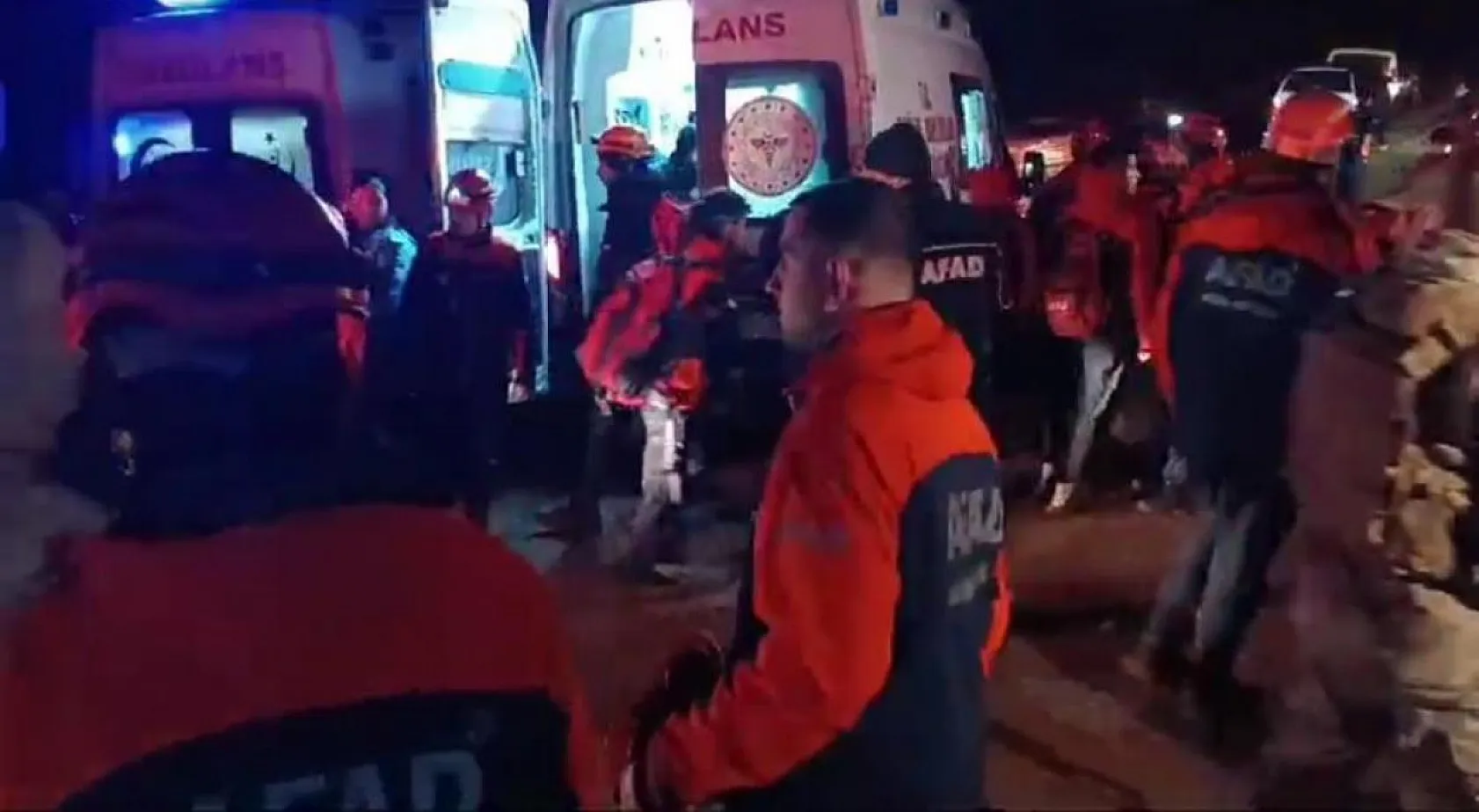 Helikopter kazasında şehit olan pilotların naaşı morga kaldırıldı