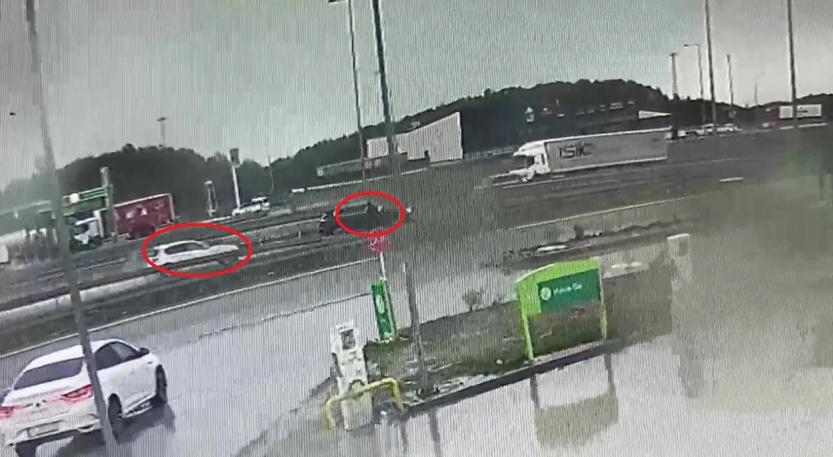 Kazaya yardım etmek isterken feci şekilde can verdi