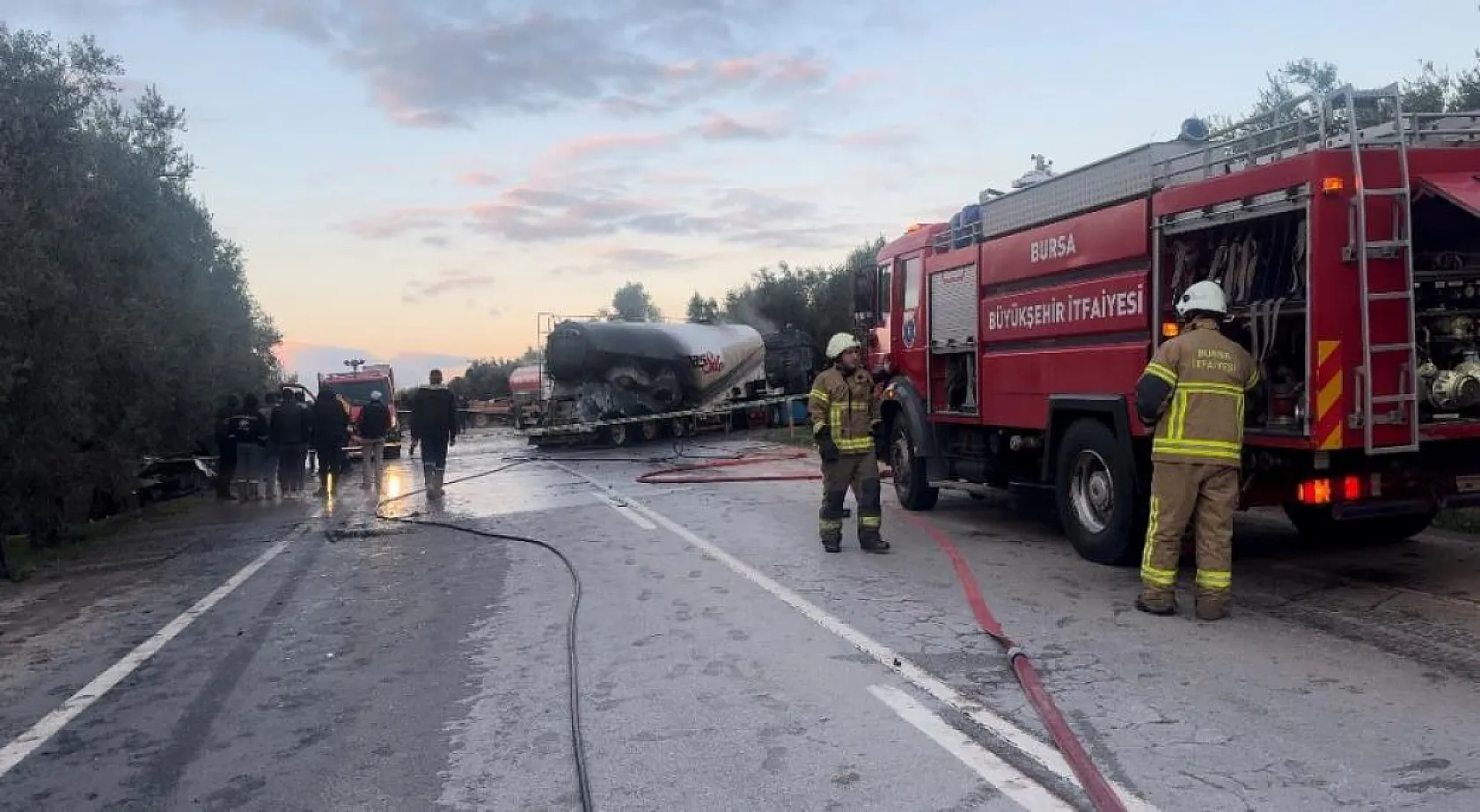 Otomobile çarpışan tanker böyle patladı