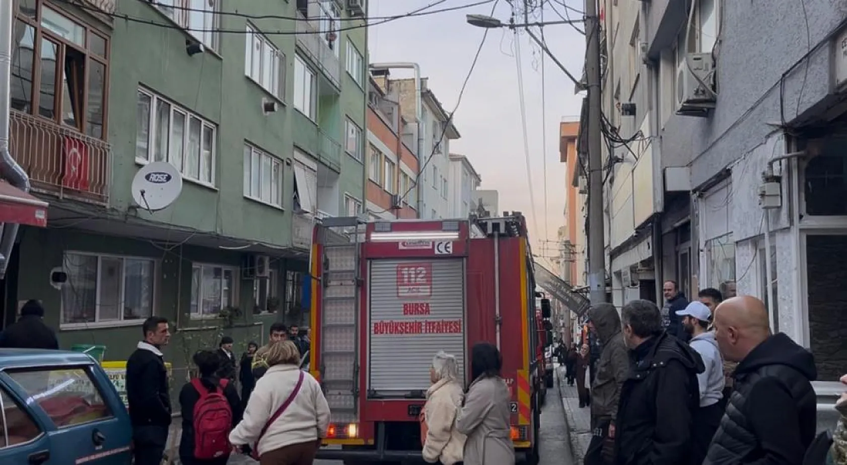Eşine kızdı, evi yaktı mahalleli ayağa kalktı