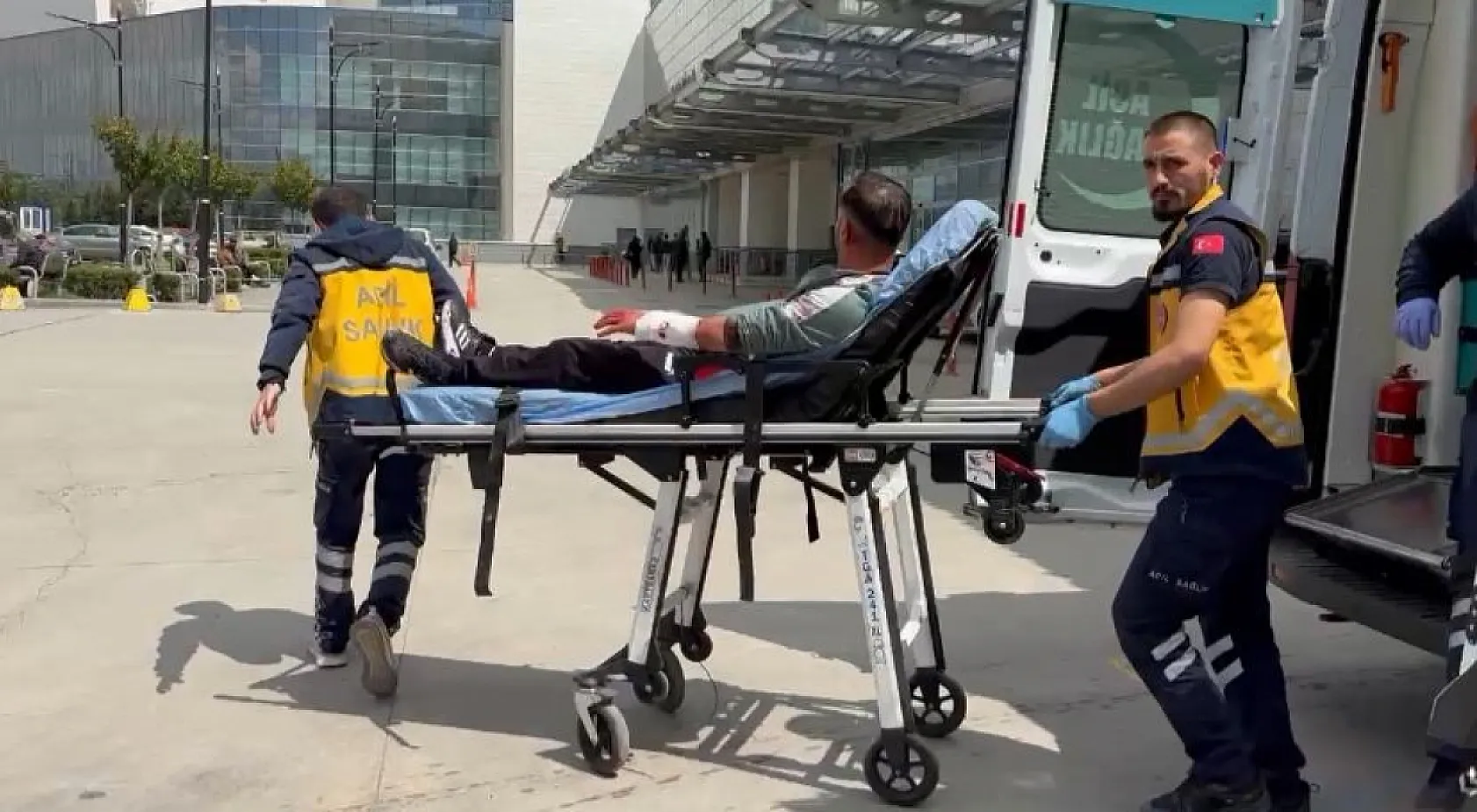 Kayınpeder, boşanma aşamasındaki damadını bıçakladı!