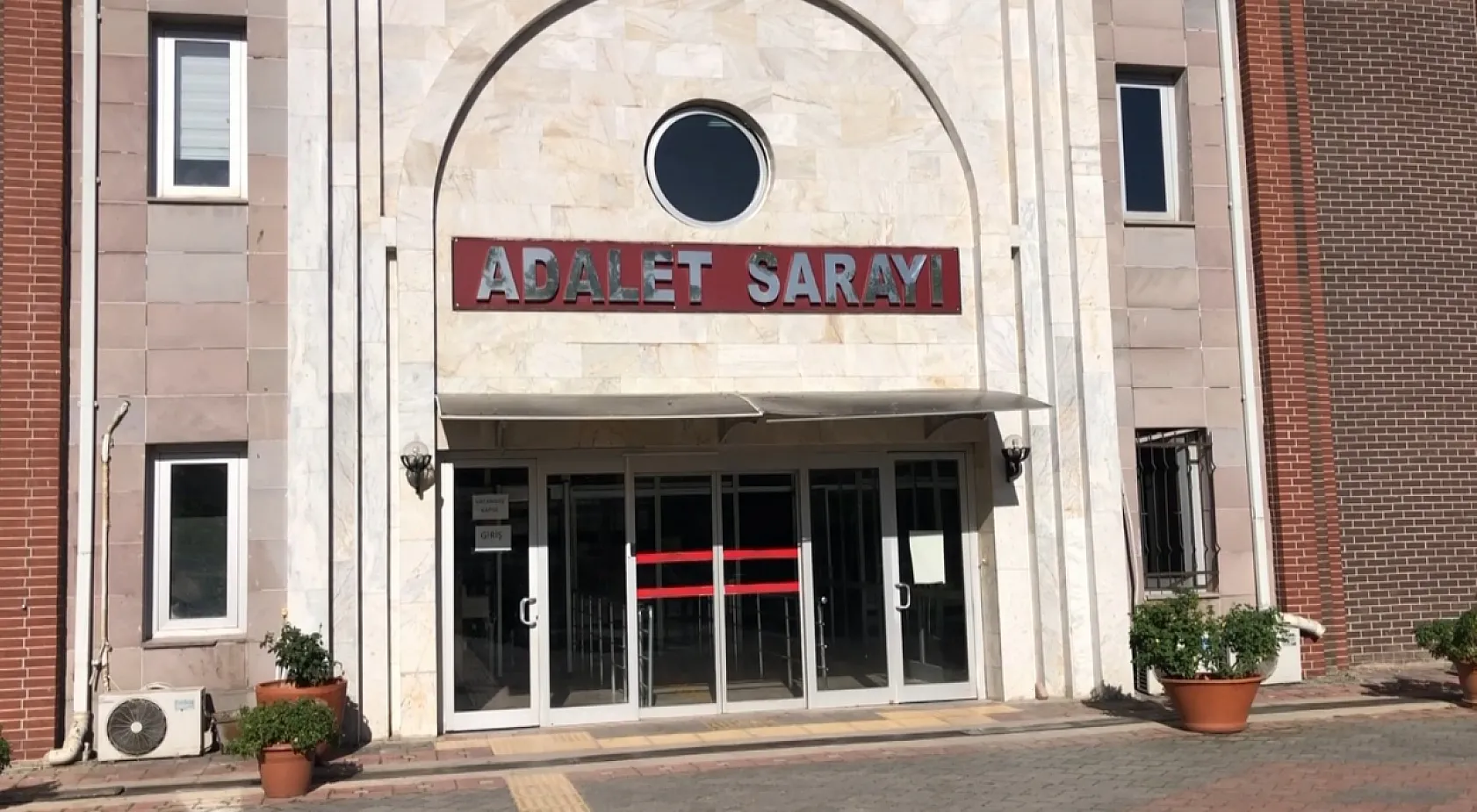 Sesinden rahatsız olduğu 9 yaşındaki üvey oğlunu öldürdüğü 9 yıl sonra ortaya çıktı