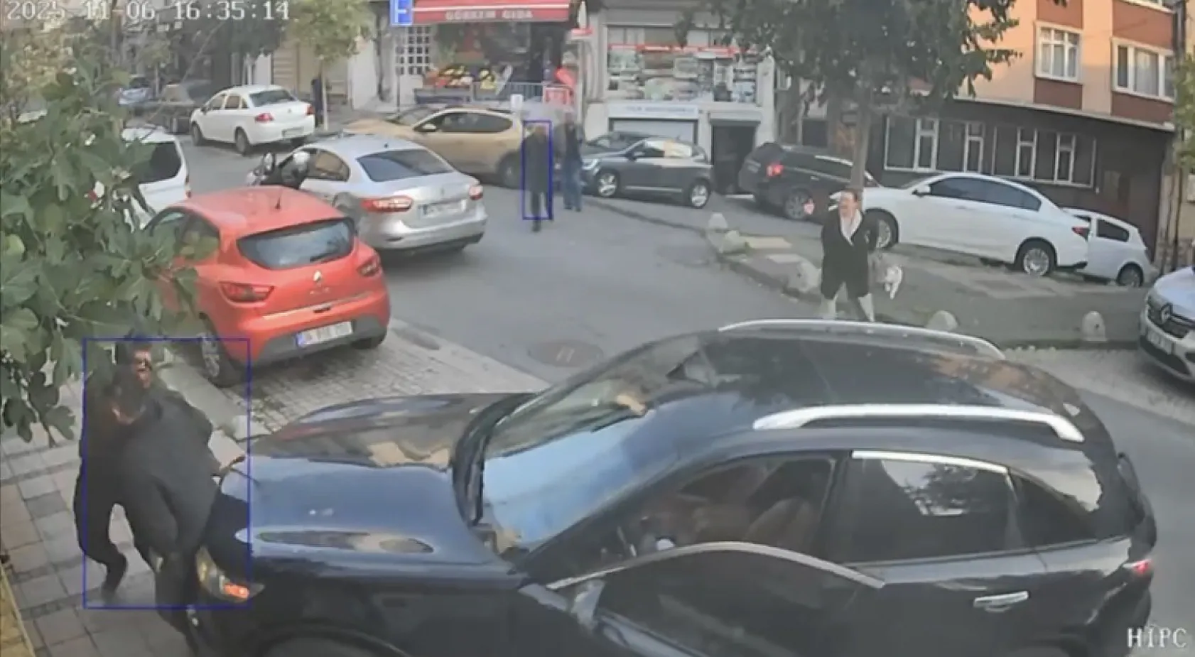 Film gibi olay: Kendi otomobilinin altında kalarak yaralandı