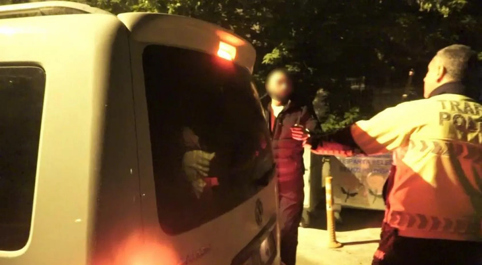 Uygulamada görüntü alan gazetecinin üzerine yürüdü: 'Çekme beni senin donuna kadar alırım'