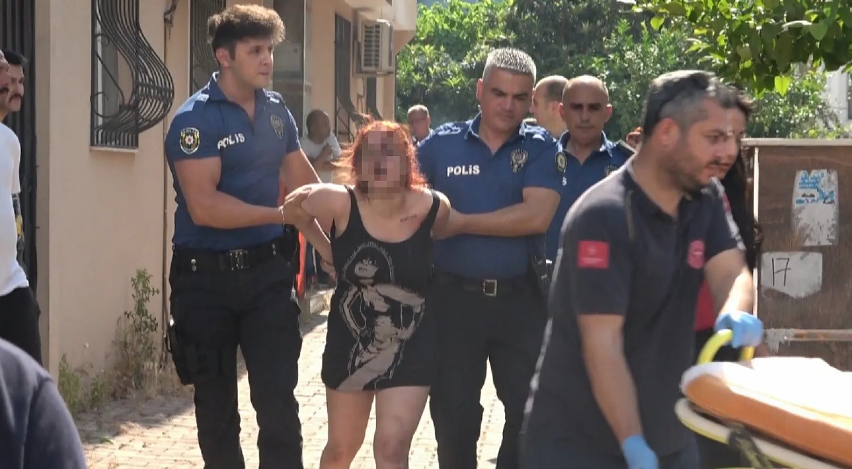 Kendini kilitlediği evi yakmaya çalıştı, yakalanınca sinir krizi geçirdi