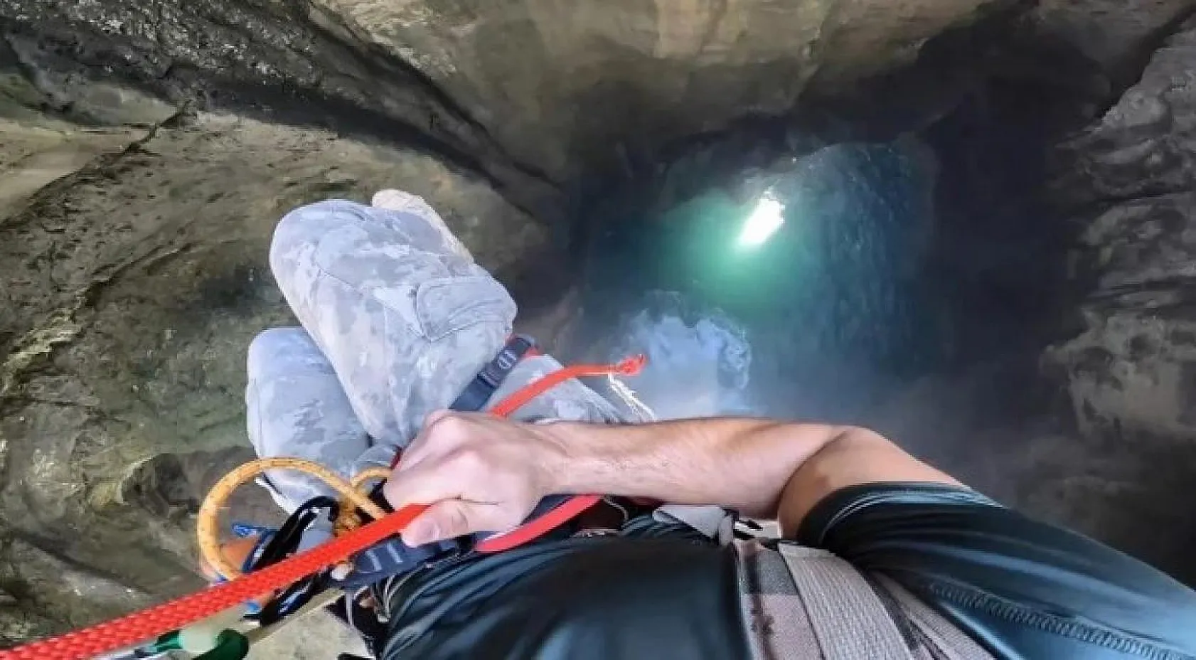 Uçuruma hamak kuran fenomen ölümden döndü!