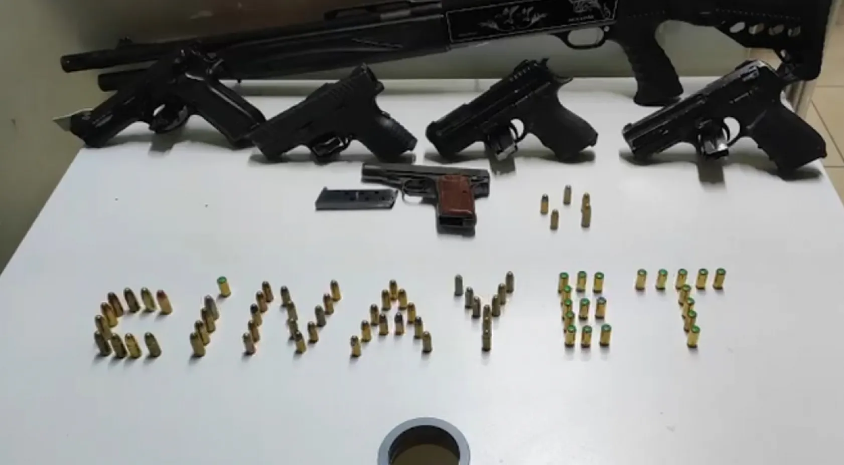 Marmaris'te Asayiş Operasyonu: Çok Sayıda Silah Ele Geçirildi, 6 Kişi Tutuklandı