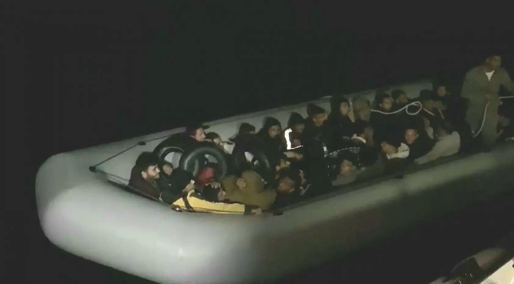 Göçmenler yakalandı, 1 kişi gözaltına alındı