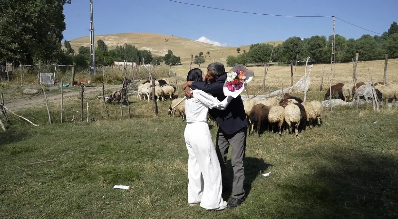 YKS çıkışında babasının çiçekle karşıladığı Çimen, 'Kim Milyoner Olmak İster?'de 100 bin TL kazandı