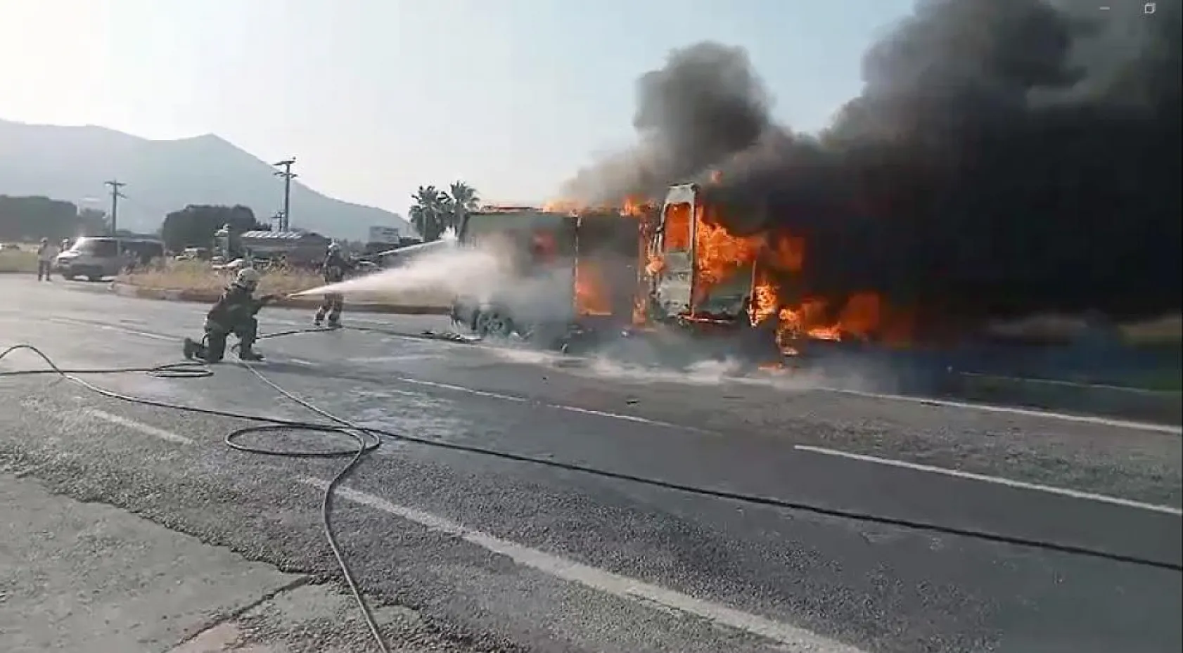 Muğla'da iki minibüs çarpıştı, 4'ü ağır 14 yaralı