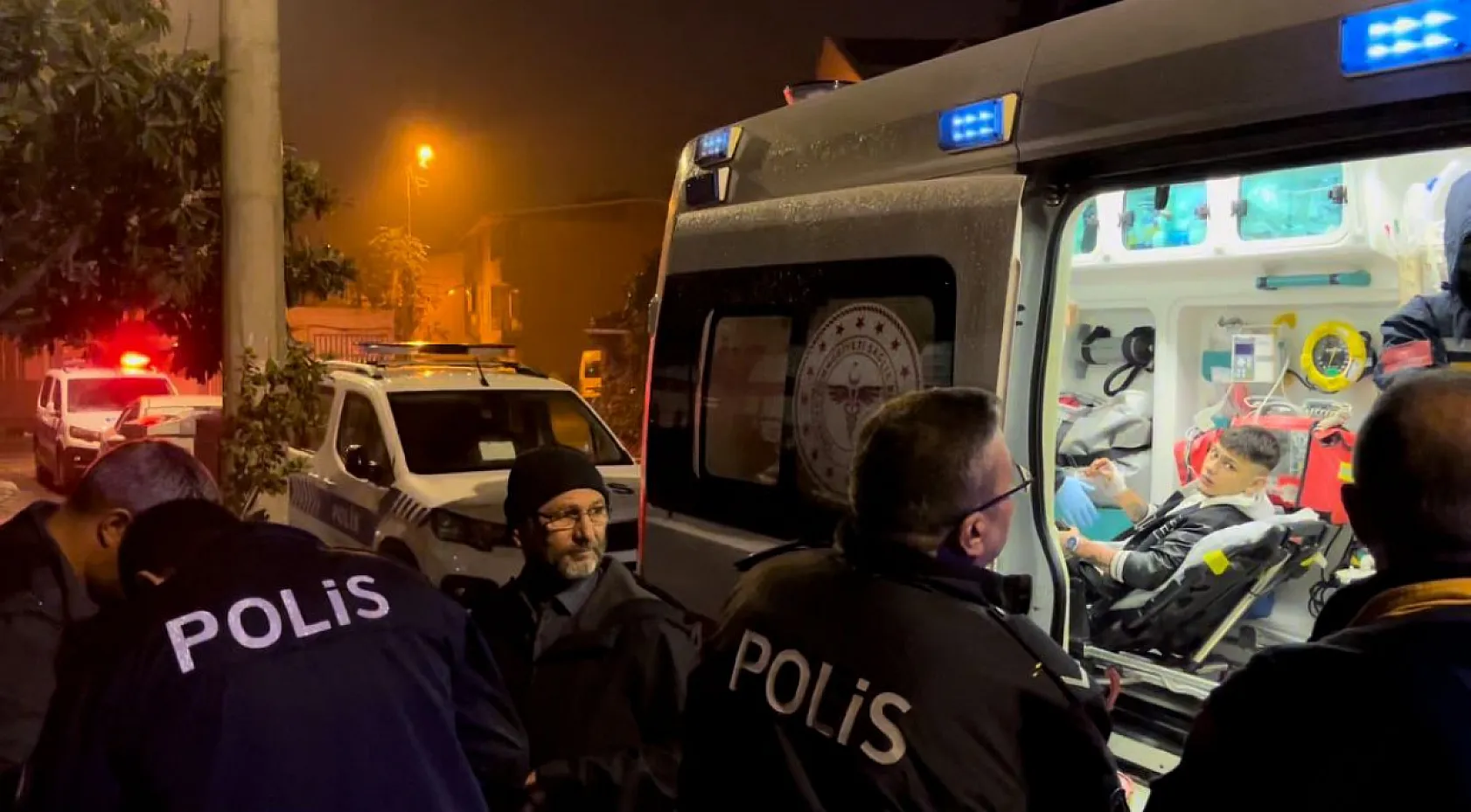 Arkadaşıyla tartıştı, cama attığı yumruk bileğini kesti