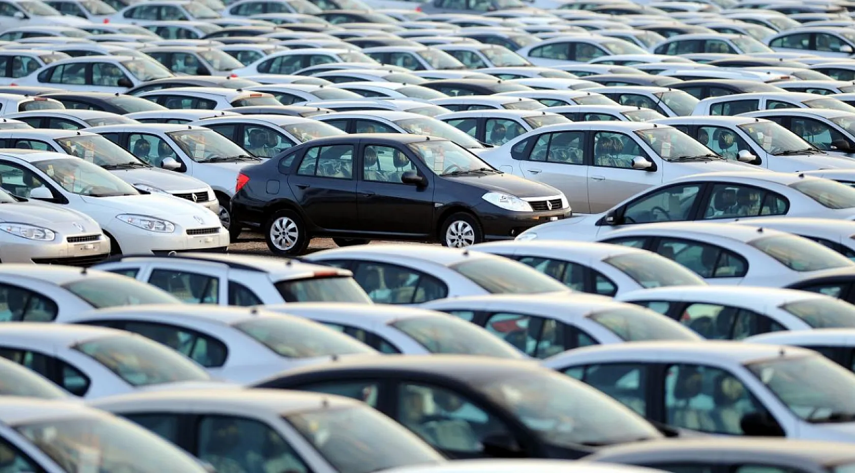 Otomotiv piyasasında son durum ne? Sıfır otomobilde canlılık hız kesti! 2.El alımlarda kan kaybı var..