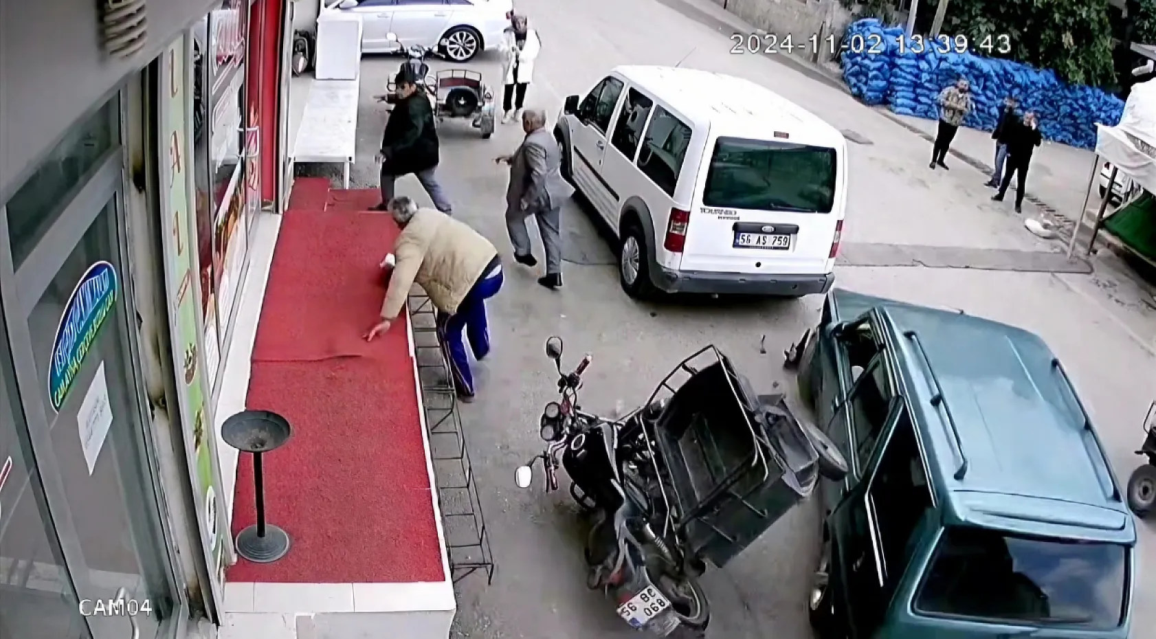 Kontrolden çıkan araç korku dolu anlar yaşattı