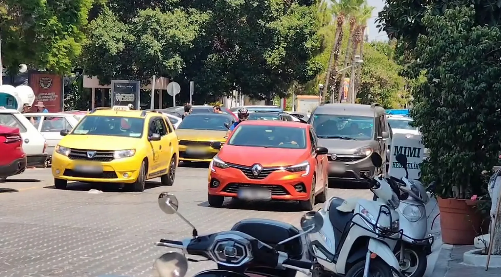 Fethiye'de Usulsüz Park, Trafiği Kilitliyor