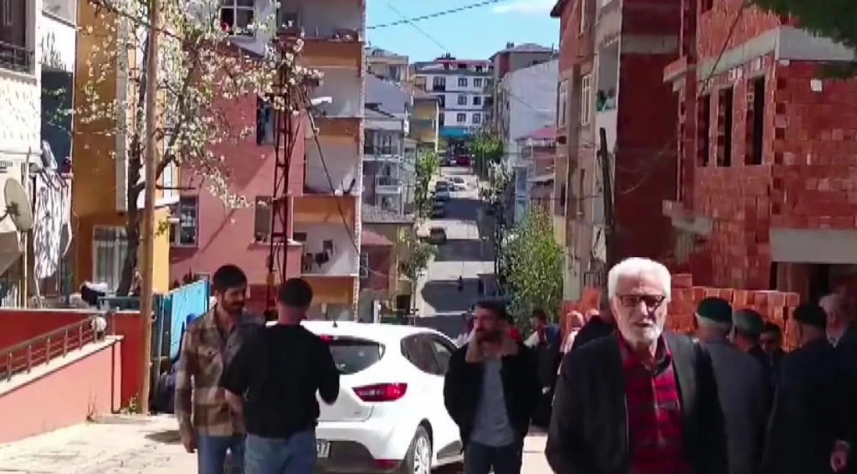 Aile dehşeti! Annesini ve abisini öldürdü, babası ve kız kardeşini yaraladı