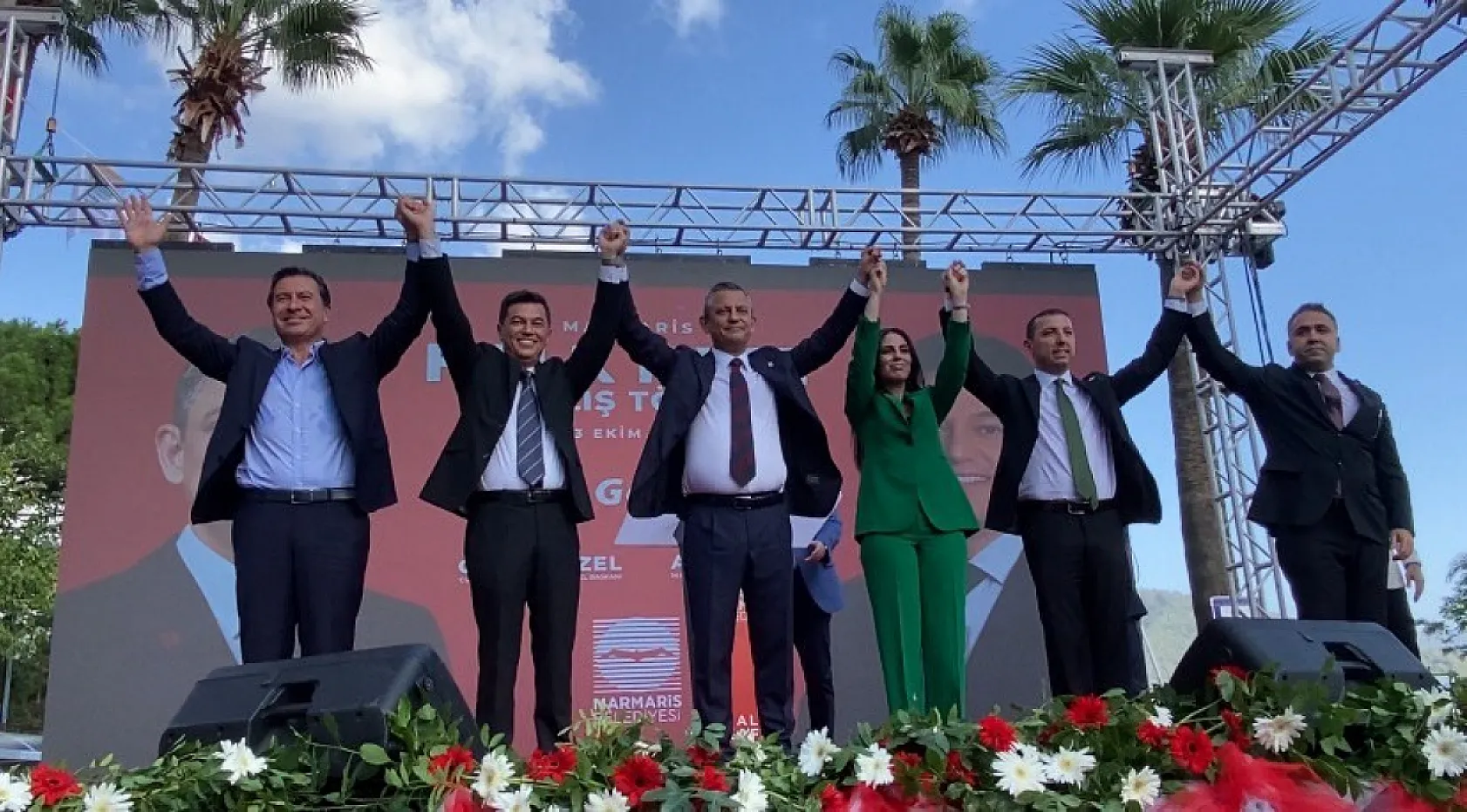 CHP Genel Başkanı Özel, Marmaris'te Halk Kafe'nin açılışını yaptı