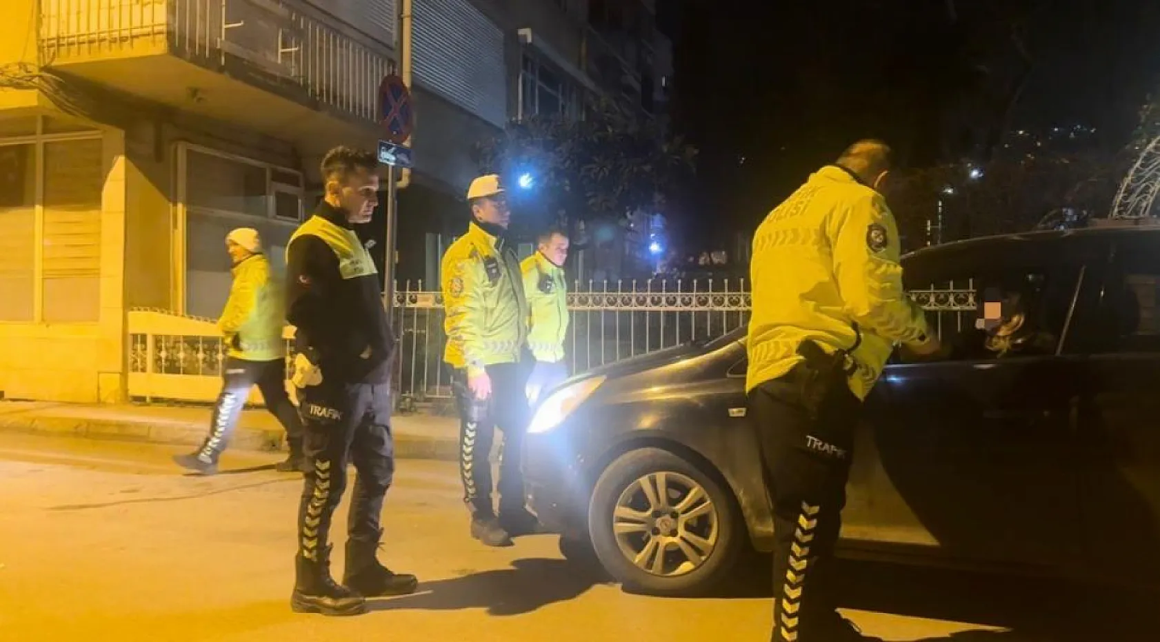 'Eşim gelmeden araçtan inmem' dedi, 1.45 promil alkollü çıktı