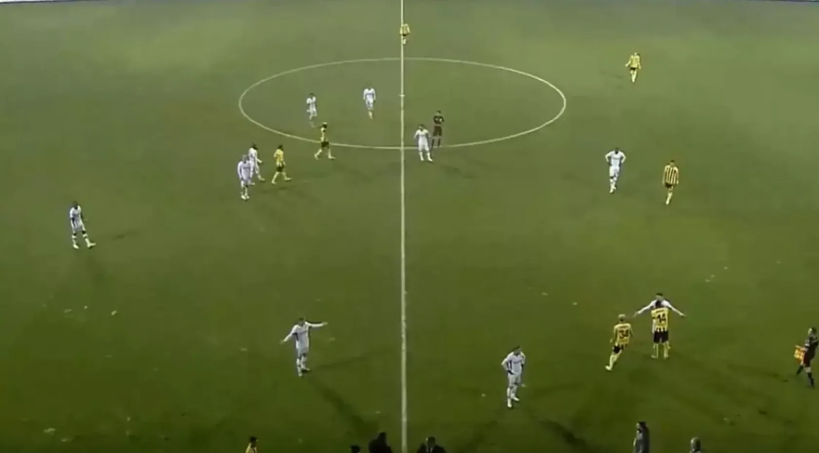 Türk futbolunda sıkıntılar bitmiyor! Başkan takımını sahadan çekti, maç yarıda kesildi