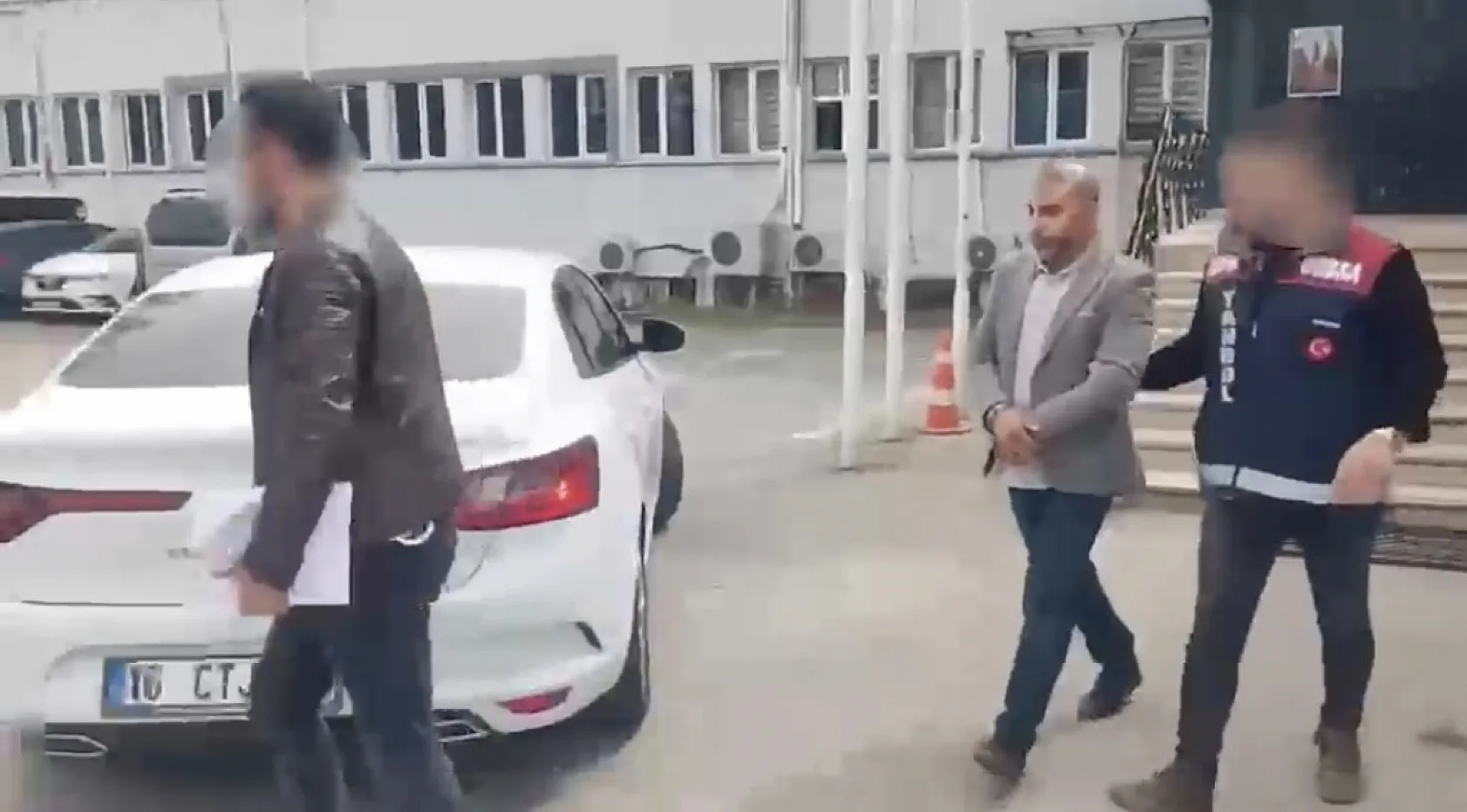 Sahte savcı ve polis şebekesi yaşlı çiftin 2 milyonluk ziynet eşyalarını çaldı