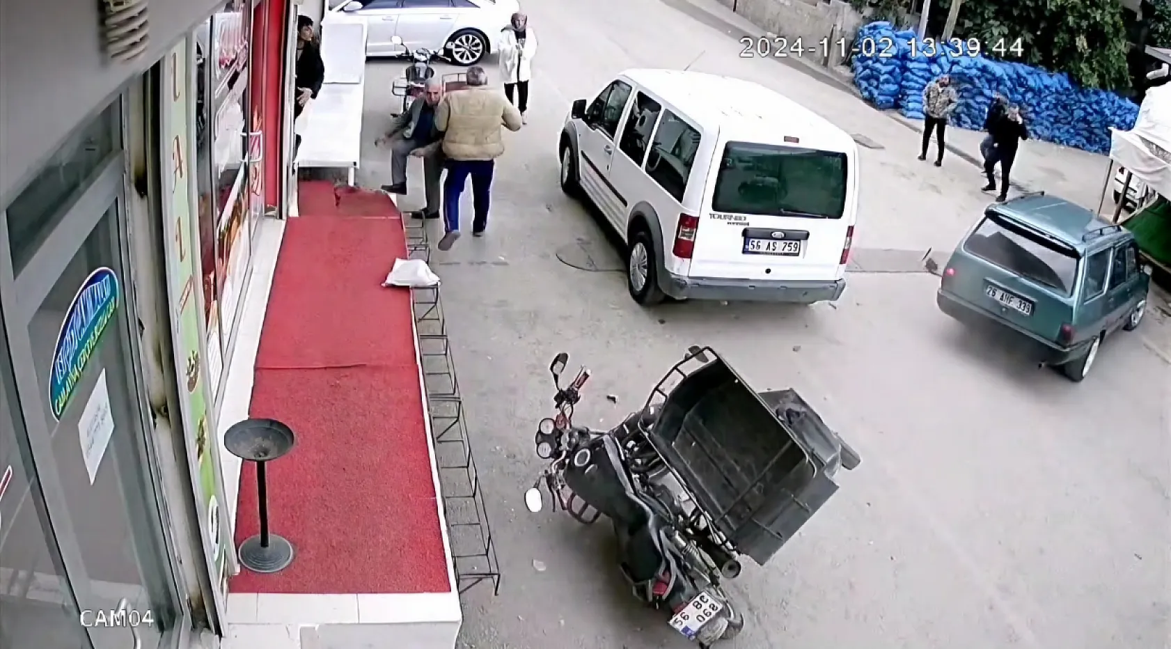 Kontrolden çıkan araç korku dolu anlar yaşattı