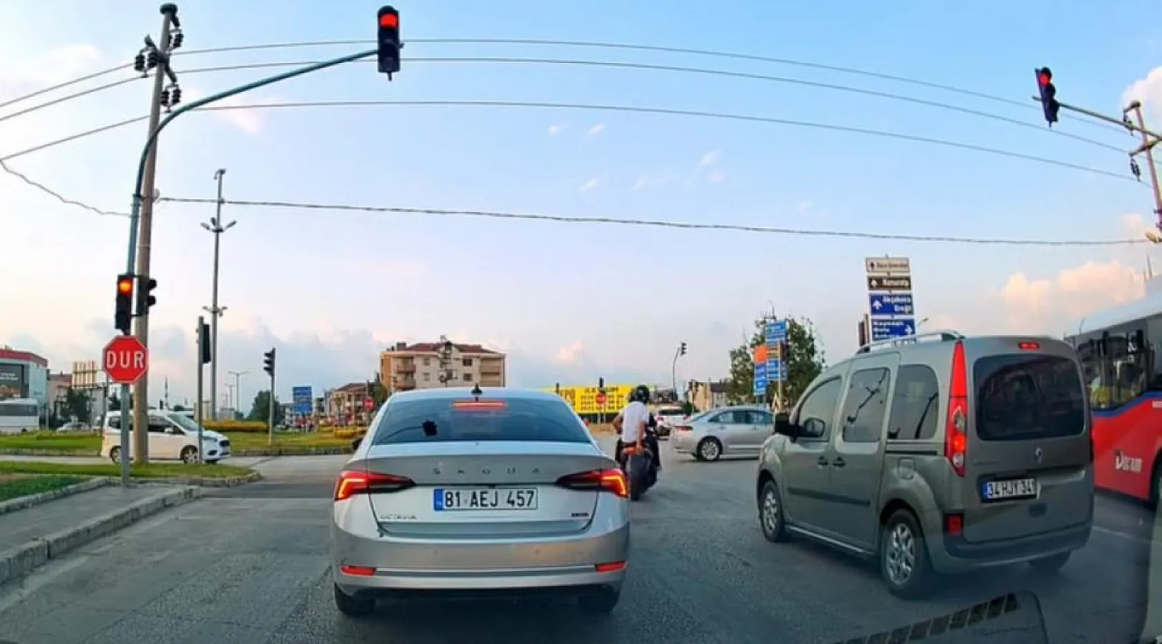 Işık ihlali için buldukları yöntem hem şaşırttı hem güldürdü