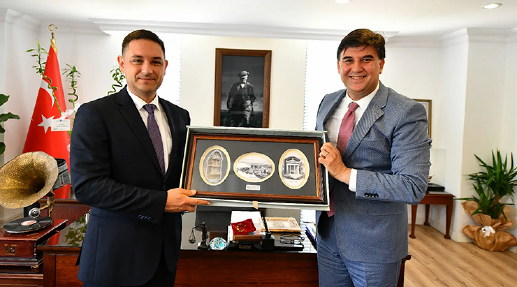 Ukrayna'nın Antalya Konsolosu Oleksandr Voronin'den Fethiye Belediyesine Ziyaret