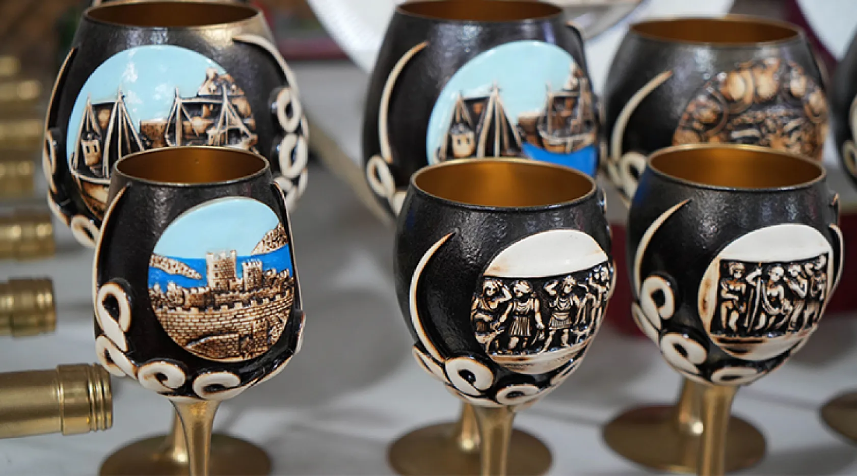 5 TL'ye aldığı atık şişeleri Avrupa'ya 50 euroya satıyor