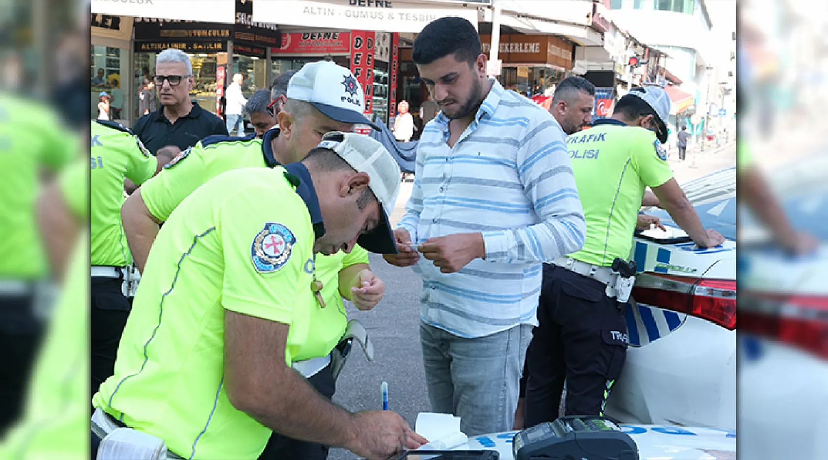 Gereksiz Korna Çalınca Ceza Yedi, O Da Diğer Sürücüleri Şikayet Etti