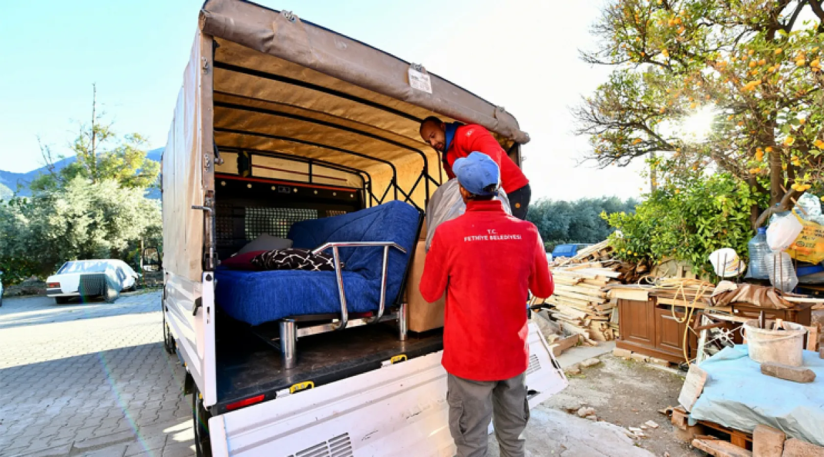 Fethiye Belediyesi Yardıma Muhtaç Ailelerin Yanında