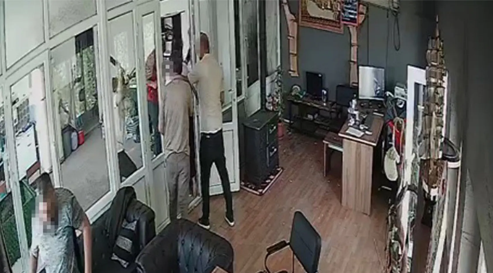 İş Yerine Satırlı, Sopalı Baskın Anı Saniye Saniye Kamerada