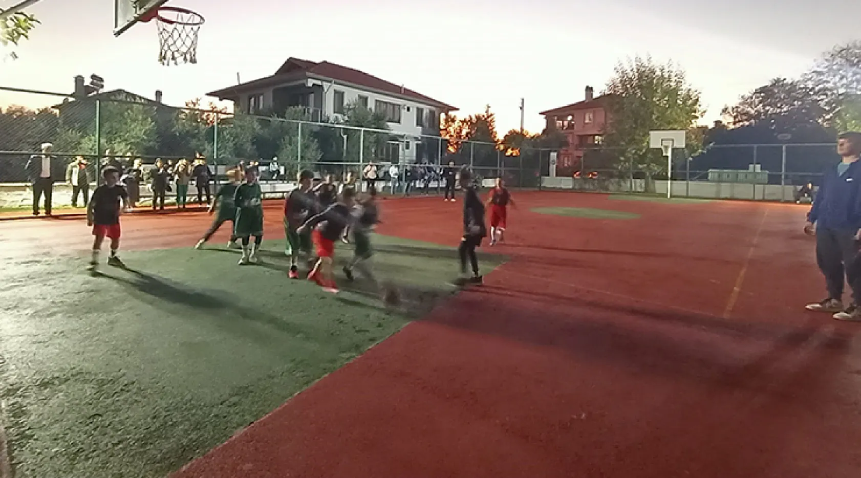 Ula'da küçükler basketbol gösteri maçı düzenlendi