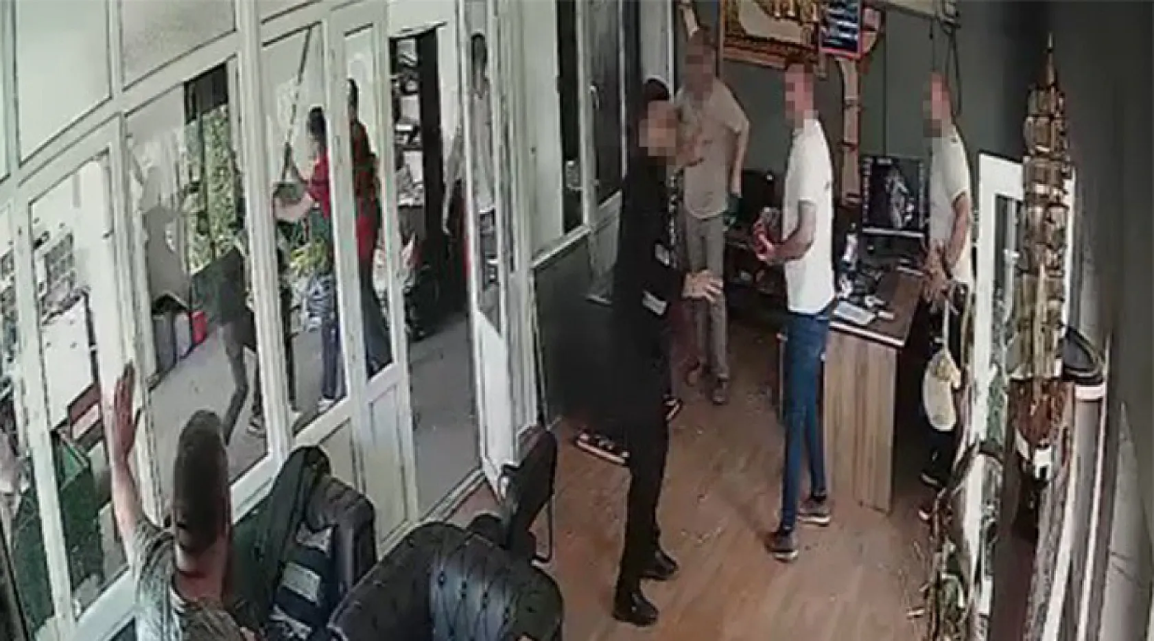 İş Yerine Satırlı, Sopalı Baskın Anı Saniye Saniye Kamerada