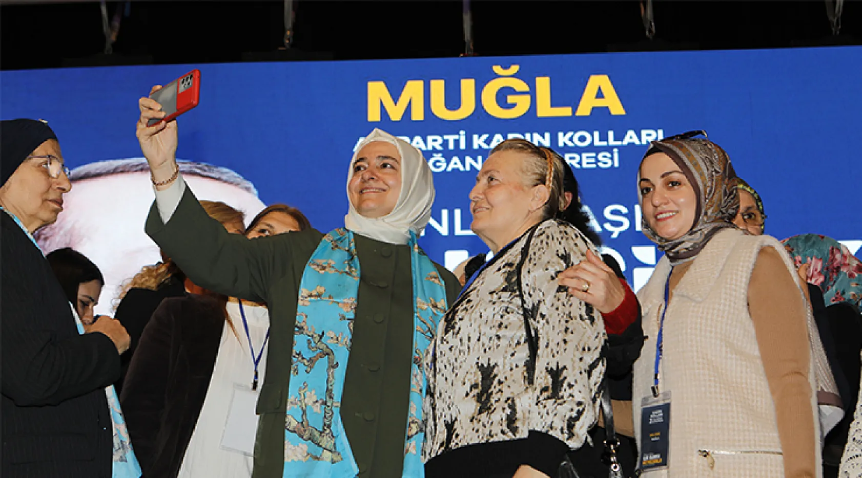 AK Parti'li Kaya, partisinin Muğla kadın kolları kongresinde konuştu