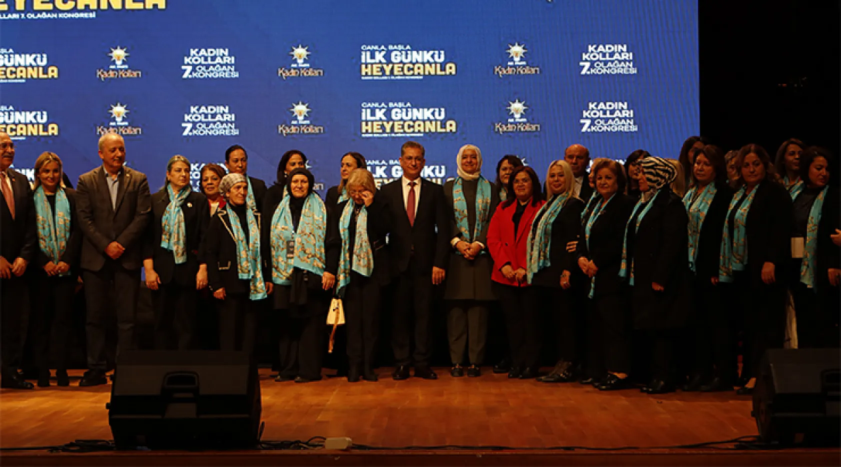 AK Parti'li Kaya, partisinin Muğla kadın kolları kongresinde konuştu