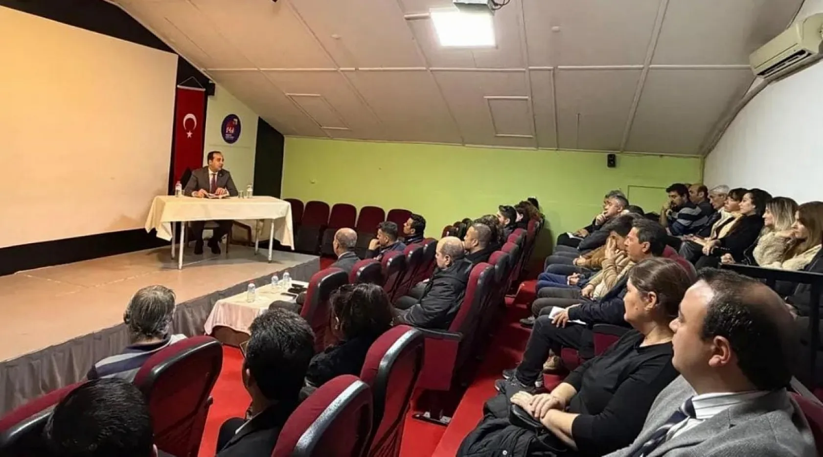 Datça'da 'Gençlik sizin eseriniz' konulu bilgilendirme toplantısı yapıldı